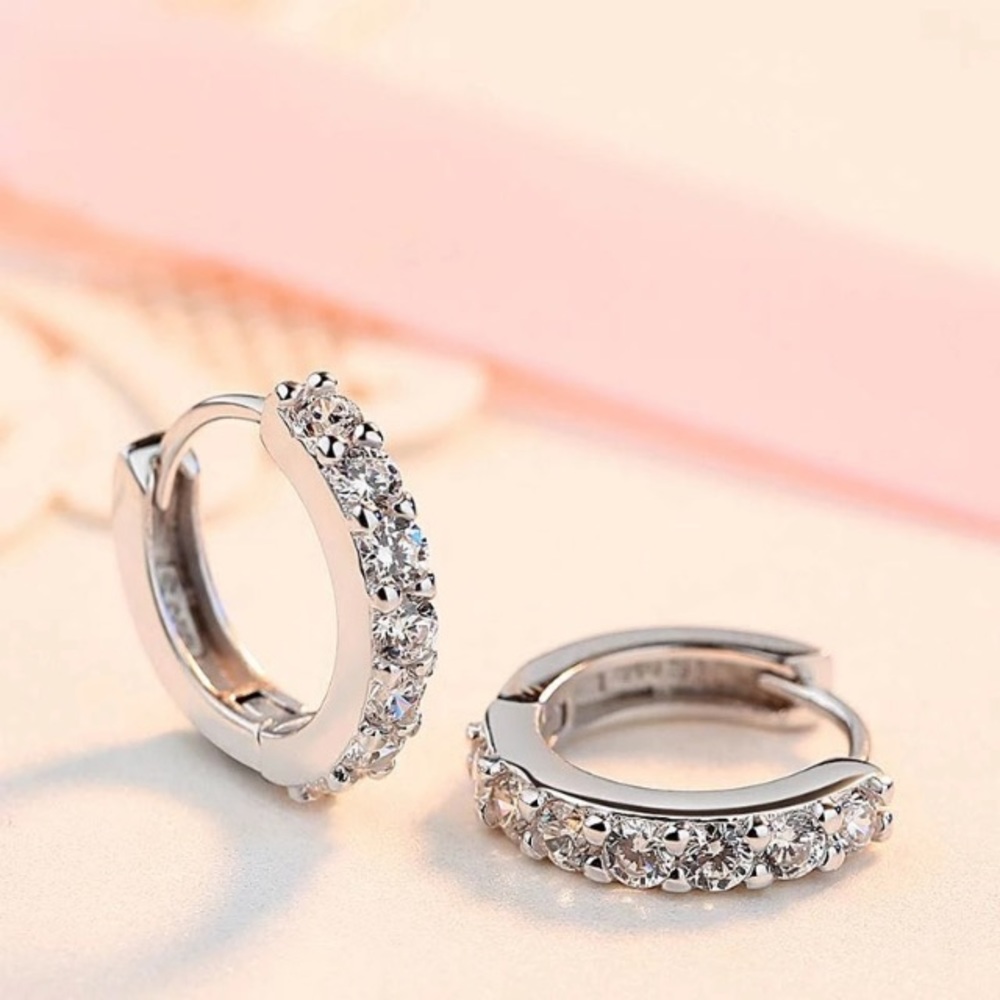 NEW!๐๐TINY HUGGIES!๐CZ HOOPS!๐๐SILVER PLATED! - Picture 3 of 14